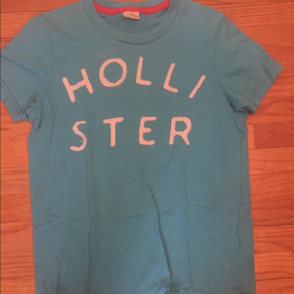 Hollister men’s tee